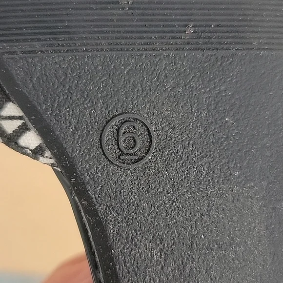 Gap sz6 Canvas Black and White Flats - Picture 8 of 8